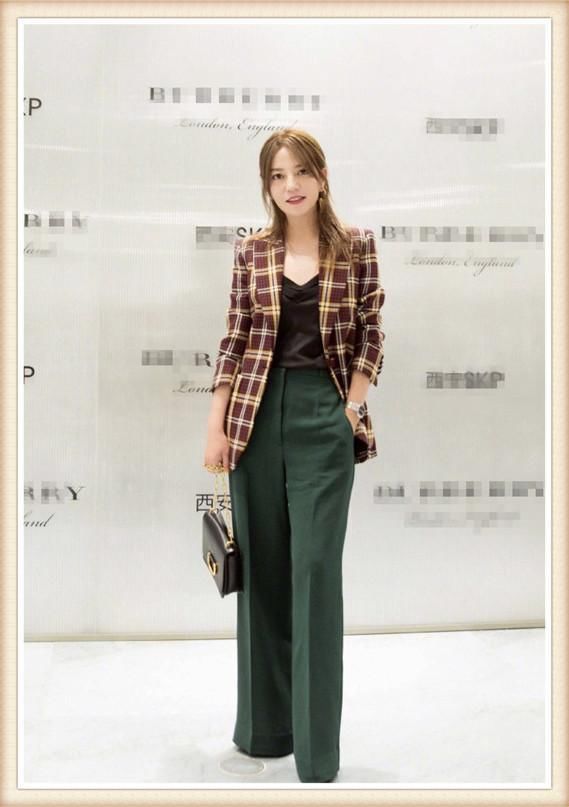 赵薇气质太强了！身穿红配绿竟然一点也不土气，网友：不服不行！