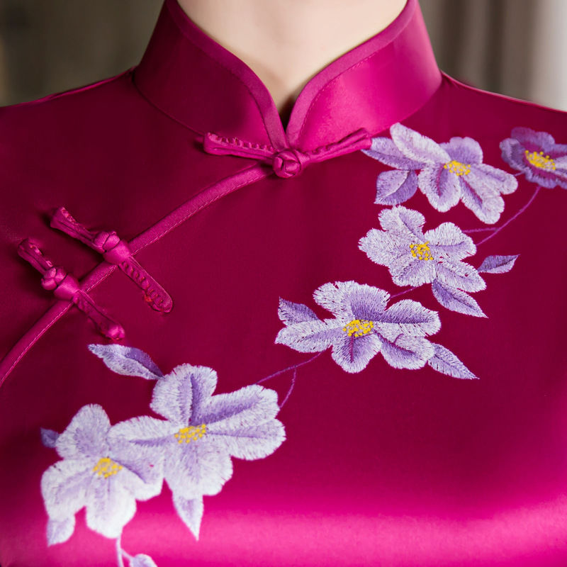 看看下图女人完美突出腿部优美曲线的旗袍，美呆