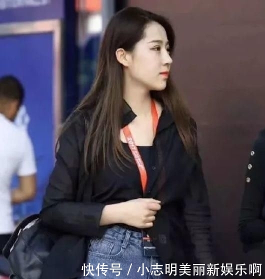  「小姐姐」最经典的黑色，看路人小姐姐怎么把它穿出性感
