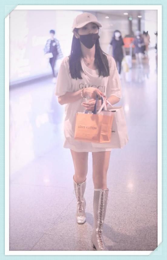 当吴宣仪和蔡依林同穿一件T恤裙，网友：光看腿就知道谁赢了！