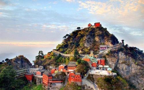 河南旅游攻略：河南这处人间仙境和湖北武当山齐名，周末的好去处