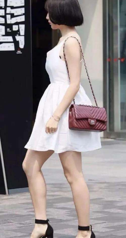 街拍: 好看身材千篇一律, 有趣的灵魂400多斤！