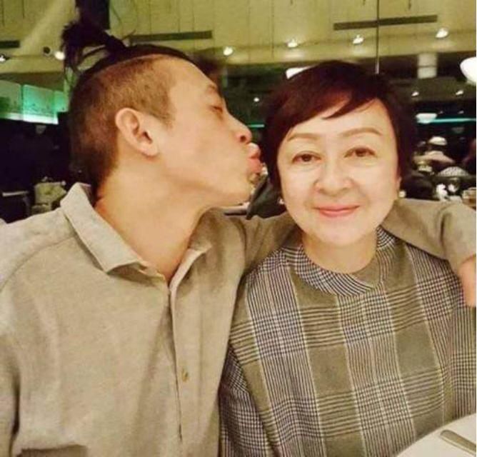 赵丽颖“停工”内幕?彭于晏回应“换座位”事件?巩俐食言?