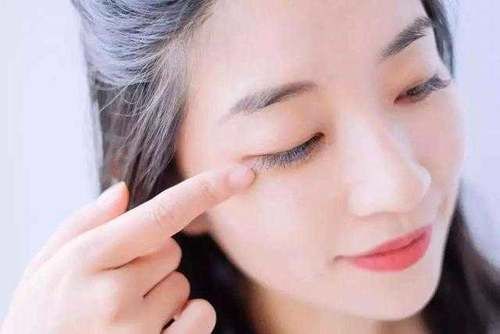  眼霜■眼霜怎么用才有好的效果？教你正确的方法，拥有魅力电眼