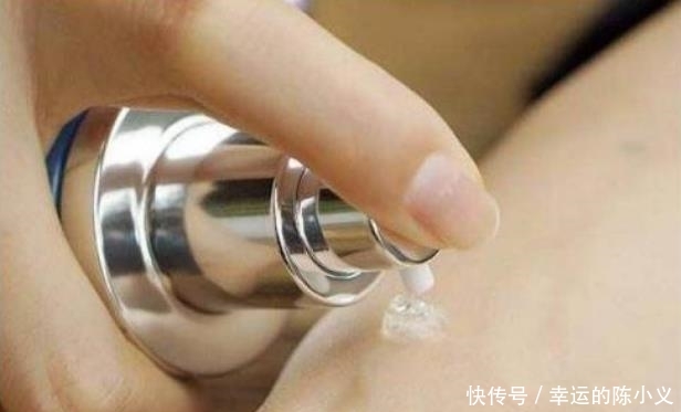  『女人』女人不管多少岁，涂精华液记得“1要2不要”，加倍吸收，脸更白嫩
