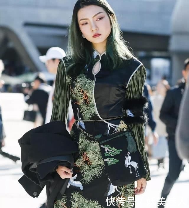 『卡戴珊』老外不适合穿旗袍?卡戴珊和水果姐都穿出别样的风情,让人惊艳!