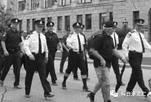 #女性#为什么高跟鞋只属于女性,不会看见大街上穿高跟鞋的男人?
