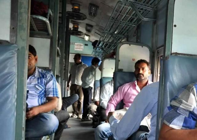 印度火车困了领导人10小时，愤怒喊话莫迪，这样怎么和中国比？