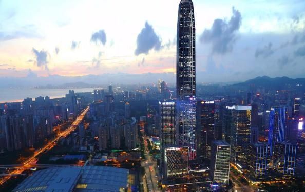 为什么越来越多的打工妹逃离深圳去往东莞？她们的回答让人无奈