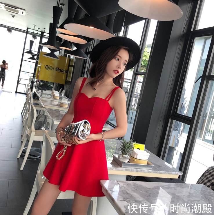 舒适又时尚的连衣裙，展现你的完美身材，成熟女人味十足