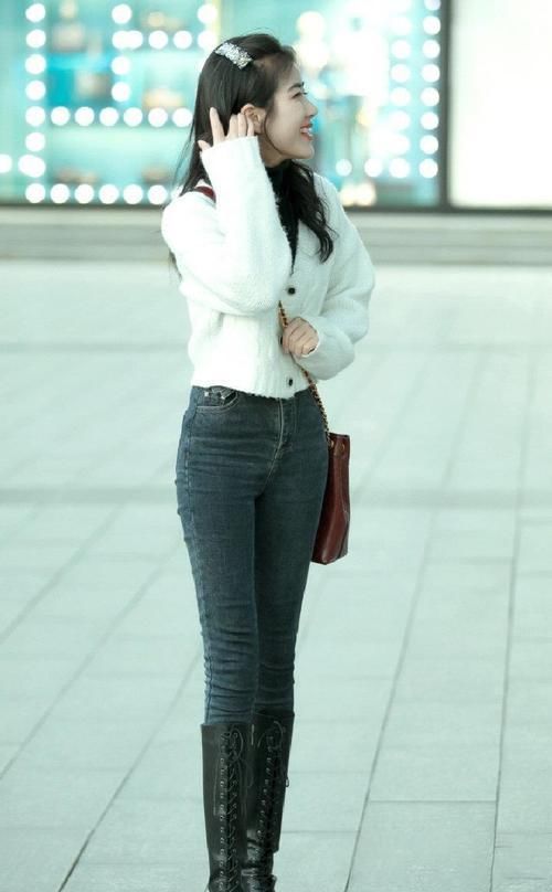  『美女』身材完美的牛仔裤美女，靓丽有型，走在哪都是焦点！