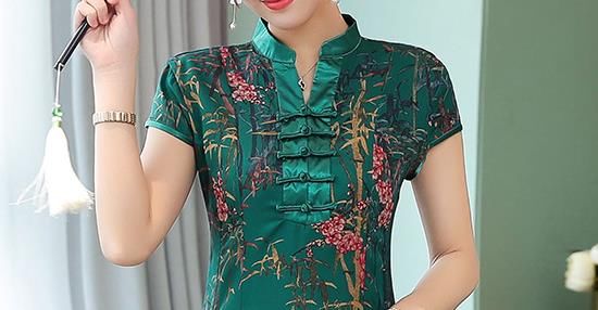 哇!老婆都53了还真敢穿!旗袍+高跟，欧洲游玩，比风景还美