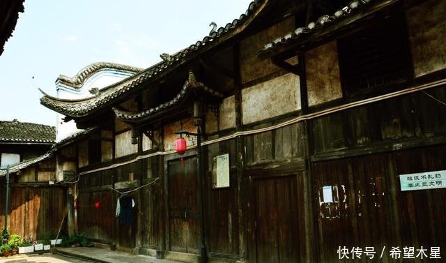 四川一座冷门古镇,始建于明朝时期,少有外地游客