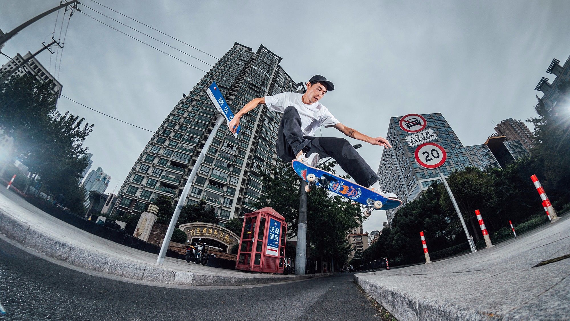 Nike SB携手FLY打造 Zoom Janoski “WAKE UP GO SKATE”