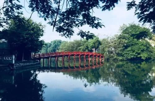 被称为亚洲最“破旧”的首都，却是独具魅力的浪漫之城