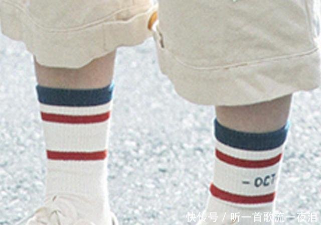 袜控带你解锁，复古文艺小清新的街头造型