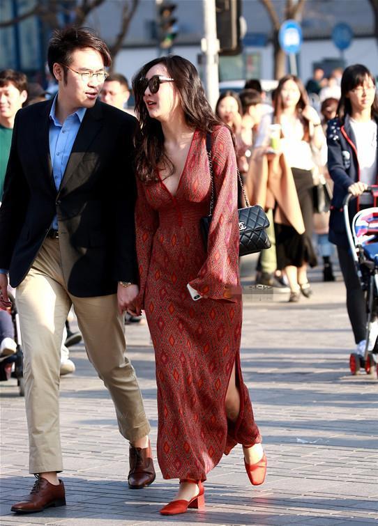 东莞街拍：图2性感，图3清新，图4小姐姐的裙子最好看！