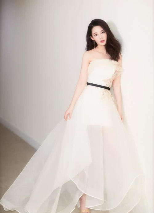 李沁豁出去了,全身就靠一根绳来支撑,网友:再让我继续多看两眼