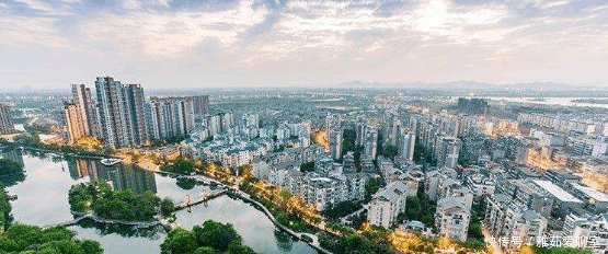 江西即将要崛起的城市, 3条高铁同时在建, 还将规划机场建设