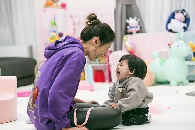 有了这些爱抢镜的萌娃，辣妈们连凹造型都省了！