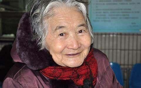 这东西经常被当垃圾丢掉，每天来两滴擦脸，到70岁都不长皱纹