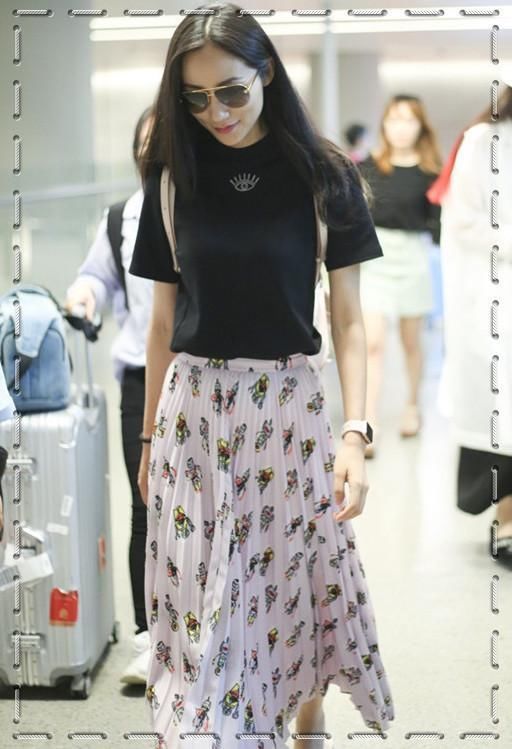 当张俪与韩雪同穿半身裙，网友:终于知道清纯和成熟差距有多大了