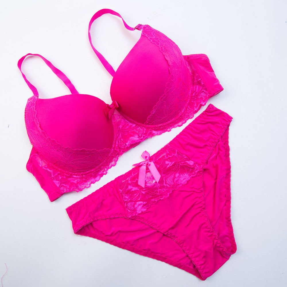 女人的自信用好文胸打造，穿出凹凸曲线美，才有满满女人味