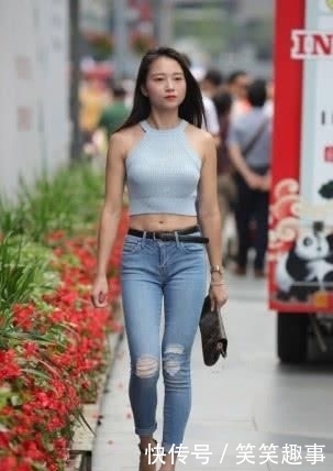  「让小姐姐」修身背心搭配牛仔裤，时尚又奢华，彰显女人的独特魅力！