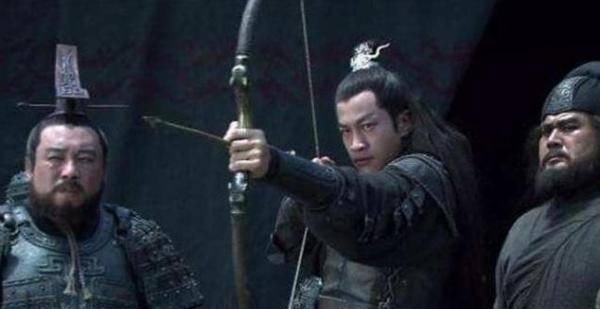  『甘拜下风』武功“天下第一”的吕布，在“方天画戟”真主人眼前也得甘拜下风