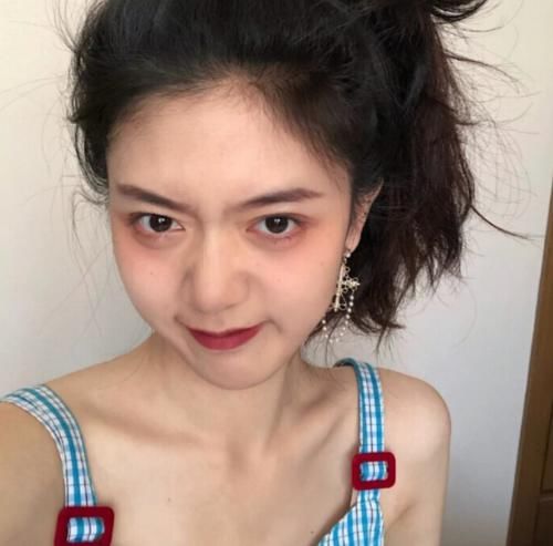  瞬间：青春期如何让眼睛越变越大？教你这3种逆袭方法，开学瞬间变校花