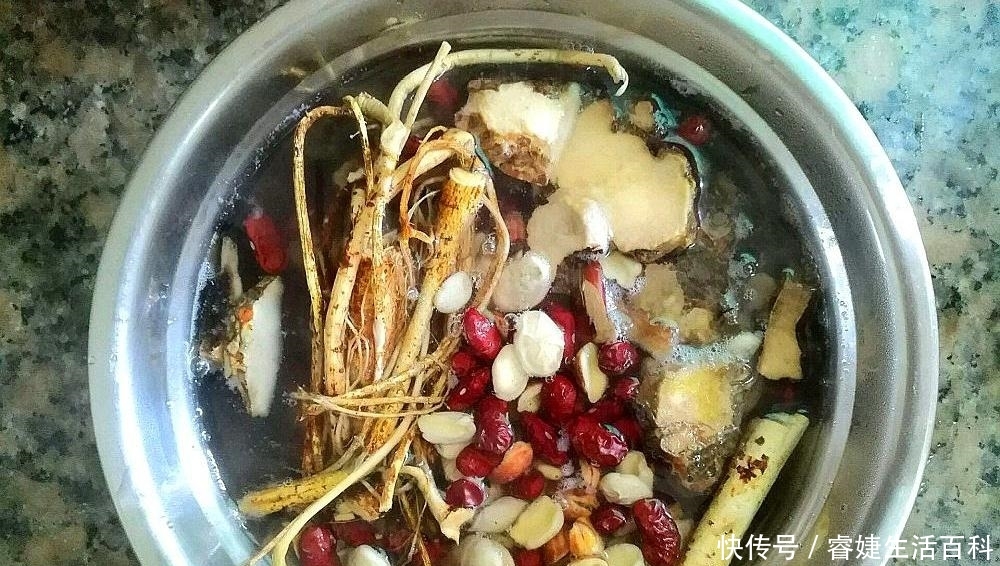  农户：人称“广东人参”，零售50元一斤，农户人工种植，人们却