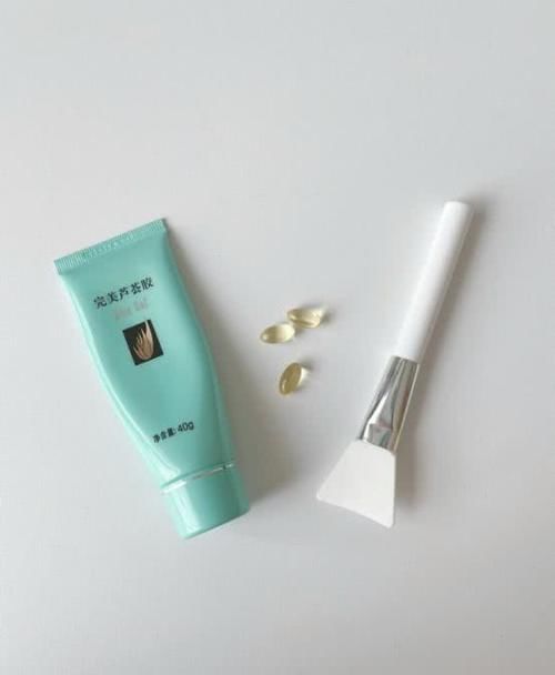  [脸上]脸上长脂肪粒没自信？这几个小技巧让你摆脱脂肪粒，效果很惊艳