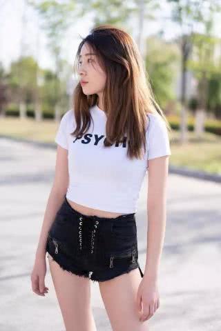 天气愈热，女人的热裤愈短