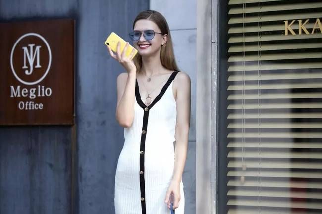 没有一件樱草金单品，怎么好意思说自己是街拍抢眼的时髦girl?