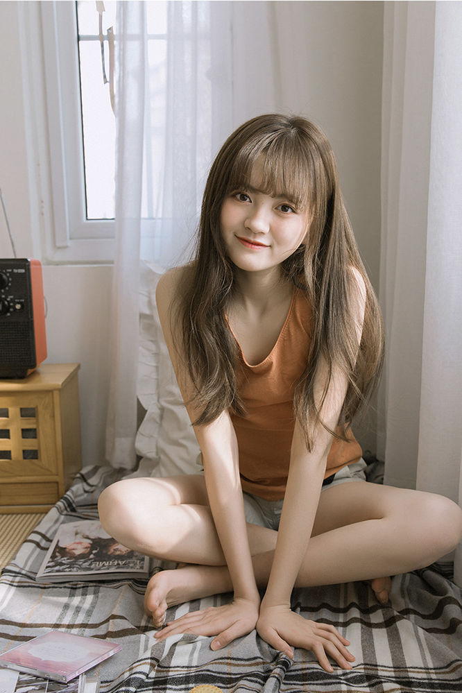 纯情美女、修长细白腿