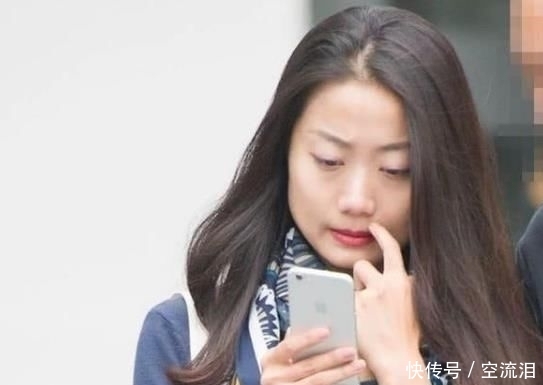 『红色』街拍:丰姿绰约的小姐姐,一条红色的连衣裙,女人味十足