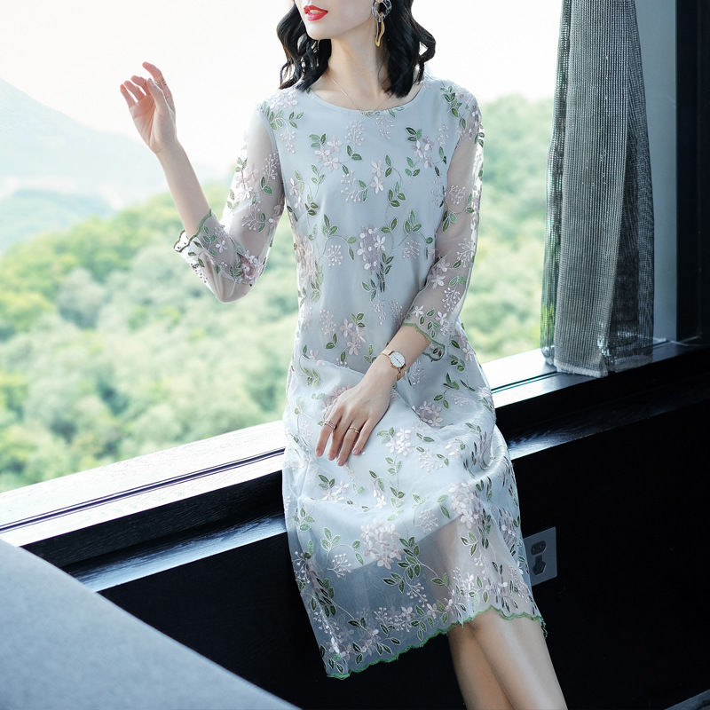 穿过膝裙子才好看，看看这几款，清新吸晴无数人，一款比一款美