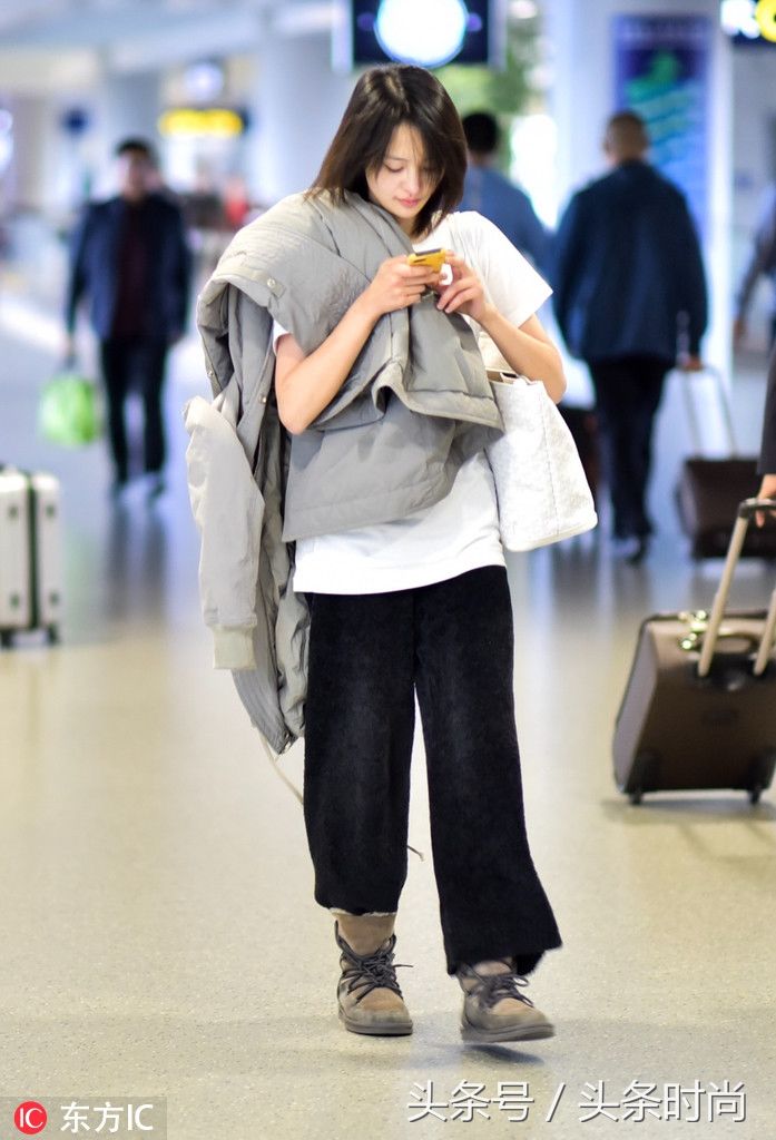 郑爽胸小但志气大 她穿的这些都超适合“飞机场”身材