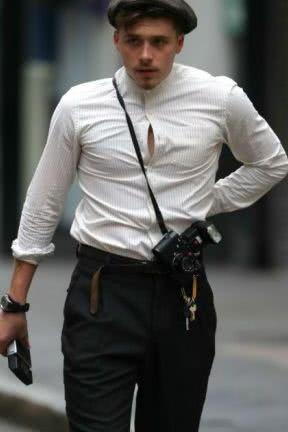 贝嫂携家人现身伦敦时装周，小贝胖了！儿子变摄影师，还是小七美