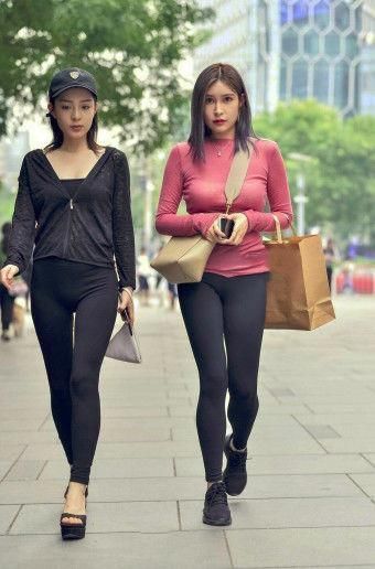 女人味■街拍喜欢穿紧身裤的小姐姐好有女人味,大街上走着好性感