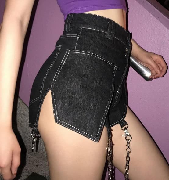 2018最“大胆”的3款牛仔裤，图一太破不敢穿，最后一款太火辣！