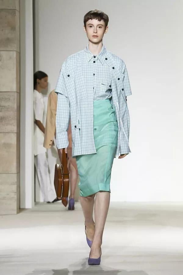 金秘书:铅笔裙怎么穿得高级又好看?教科书级别的穿法在这里!