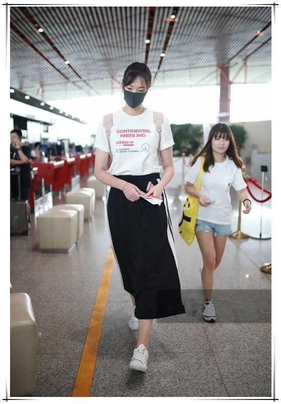 惠若琪厉害了！奶奶级的阔腿裤真时髦，网友：刘雯都不敢这样穿