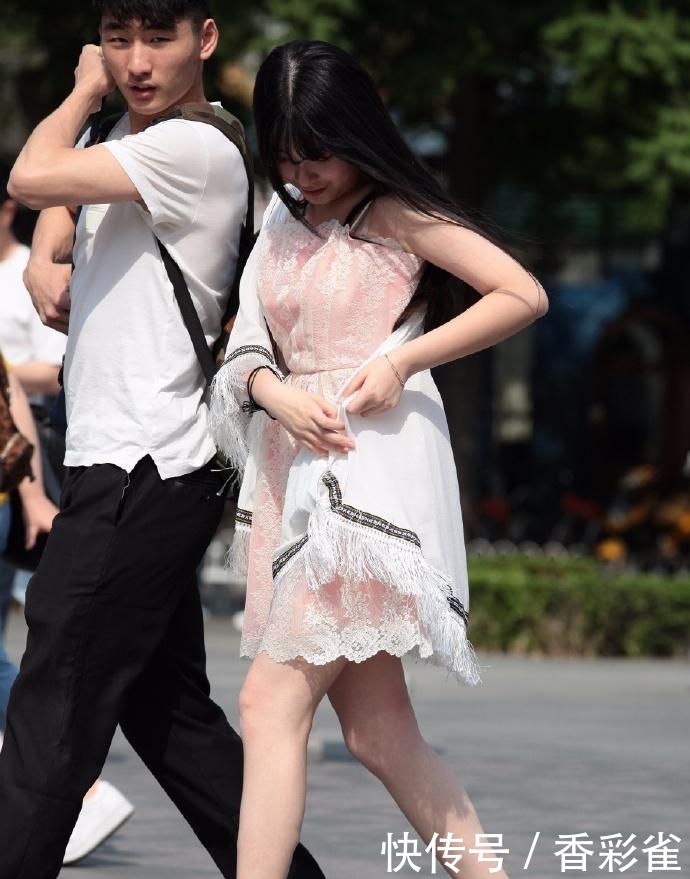 「肉色」女友穿短裙冷了,都不会去买条“肉色丝袜”送她