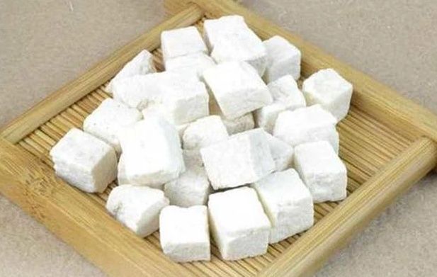 65岁时尚奶奶透漏，每天只需这样做!七天祛斑抗衰老。终生不长斑