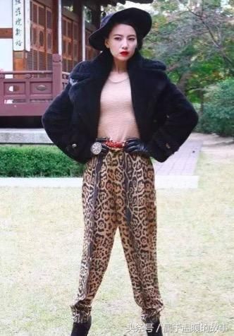 明星也会穿错衣，杨幂老10岁，热巴变水桶腰，高圆圆让人接受不了