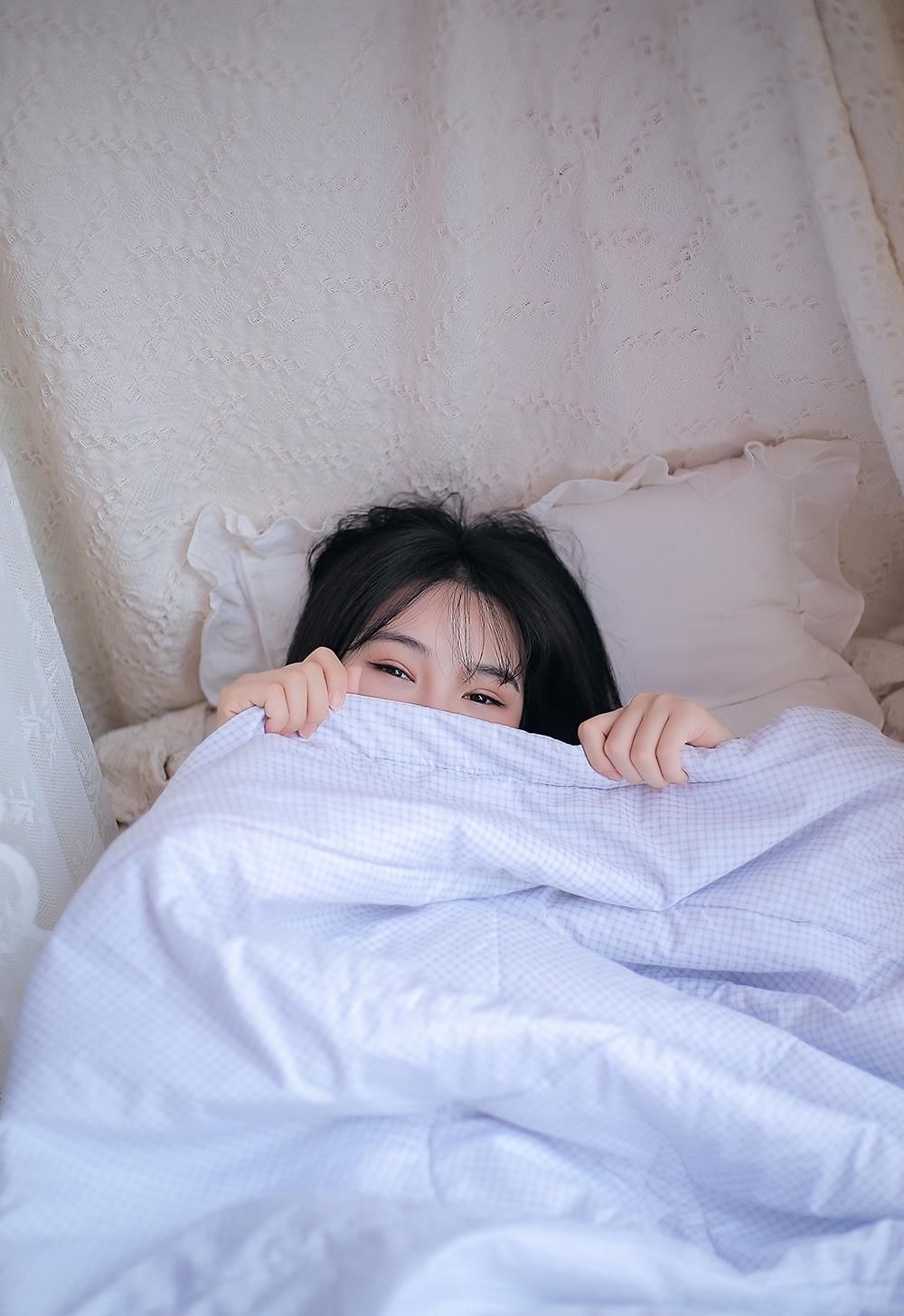 白衬衣美女妩媚风情惹火性感写真