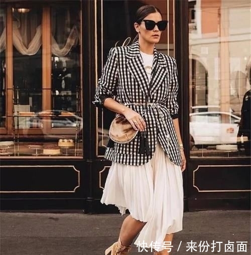  女人：会穿的女人不显老！这4个“减龄”技巧，四五十岁女人都该来学学
