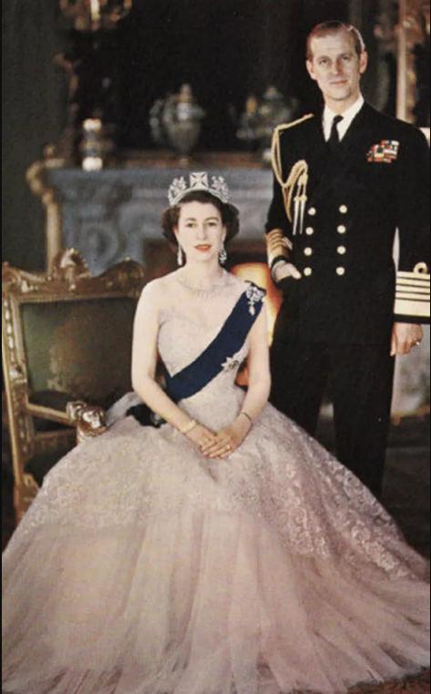 女王太自律，92岁仍穿高跟鞋天冷不穿秋裤，活的精致