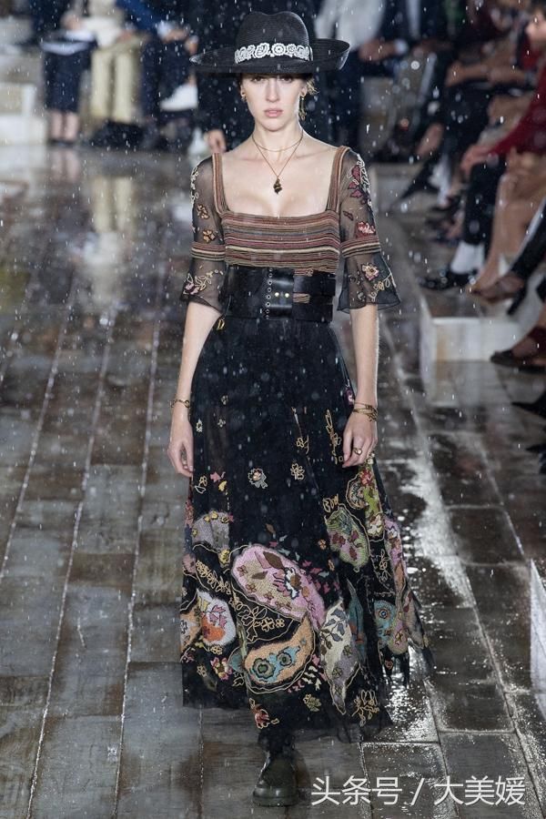 大美媛服饰迪奥2019早春度假系列时装秀